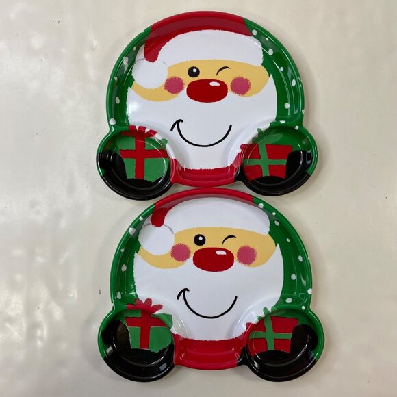 Holiday Themed Disposable Paper Plates Sectioned Santa Gifts "Seasons Greetings" - Picture 7 of 13